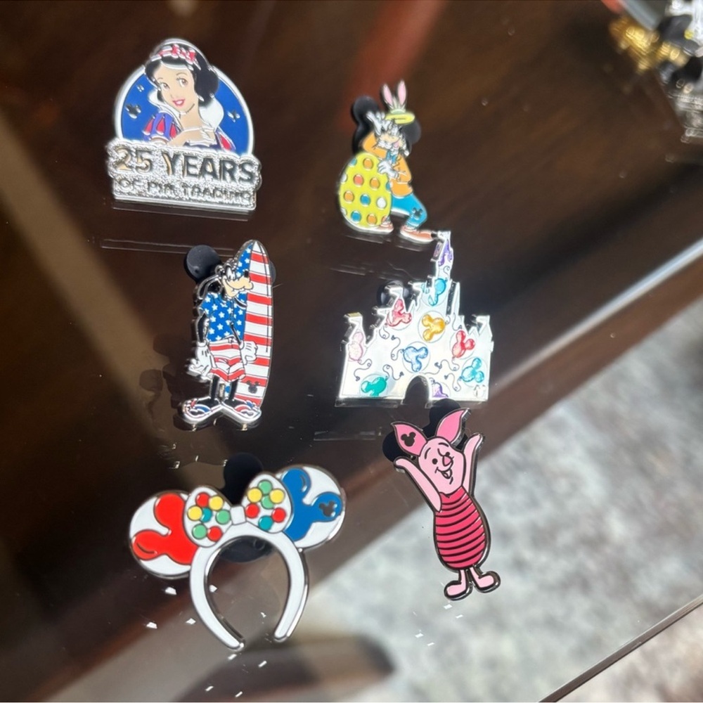 Hidden Mickey Pin Easter Goofy